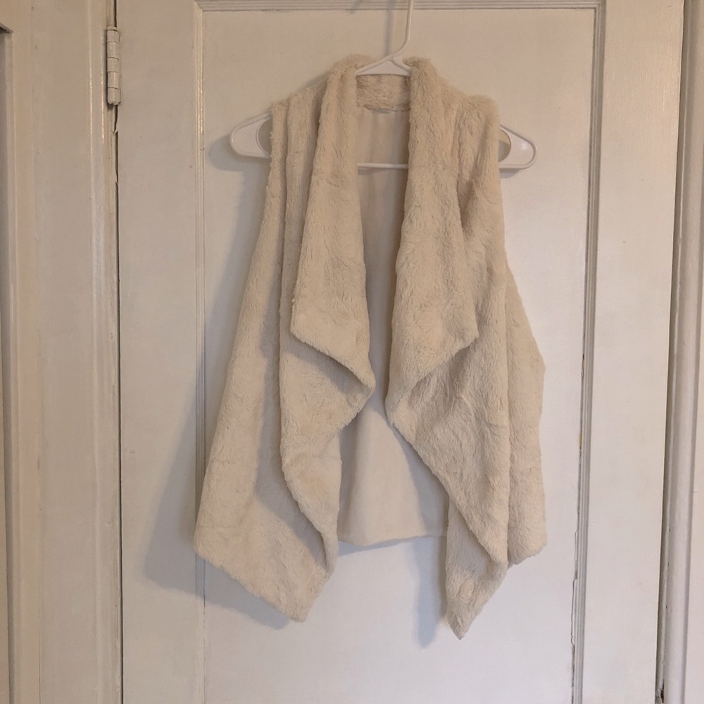 🤍 Ivory Faux Fur Vest